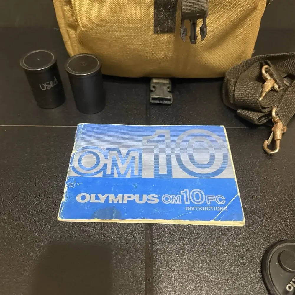 Working Olympus OM10 35mm Film Camera w/Zuiko 50mm f/1.8 Lens Extras Tarmac Bag